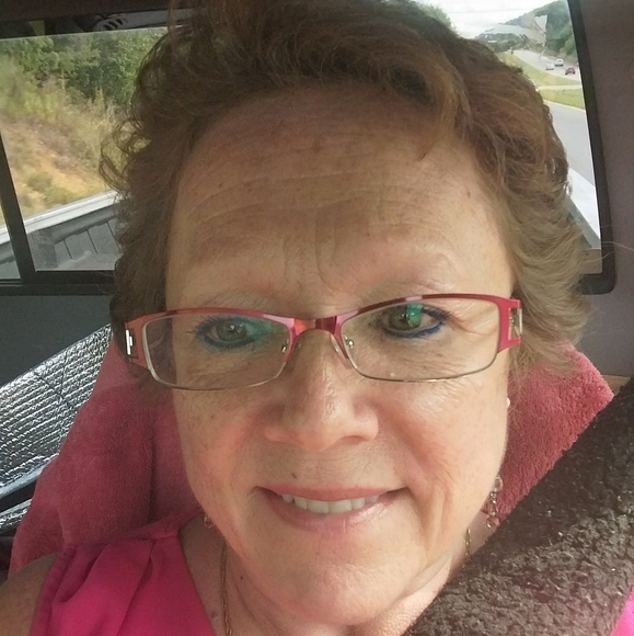 Meet your Posher, Cynthia m - Picture 2 of 2